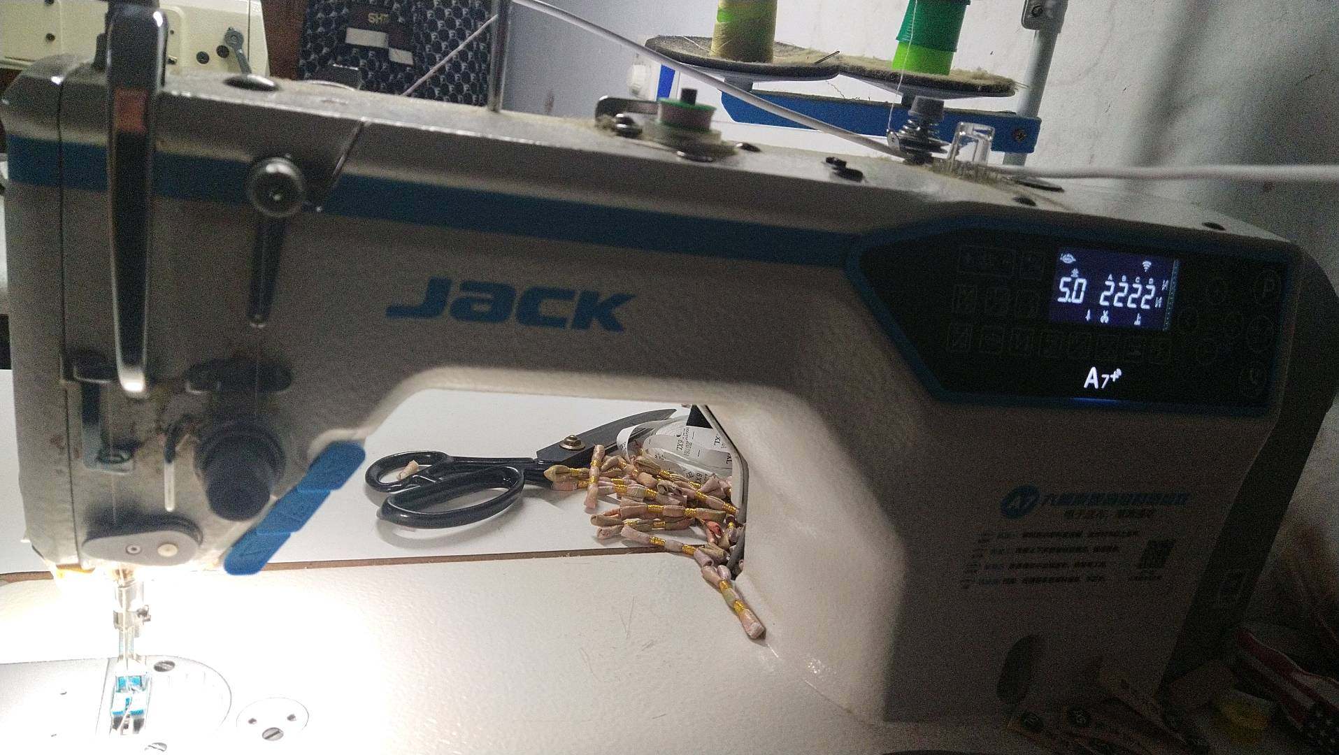 夫妻档加工厂承接订单