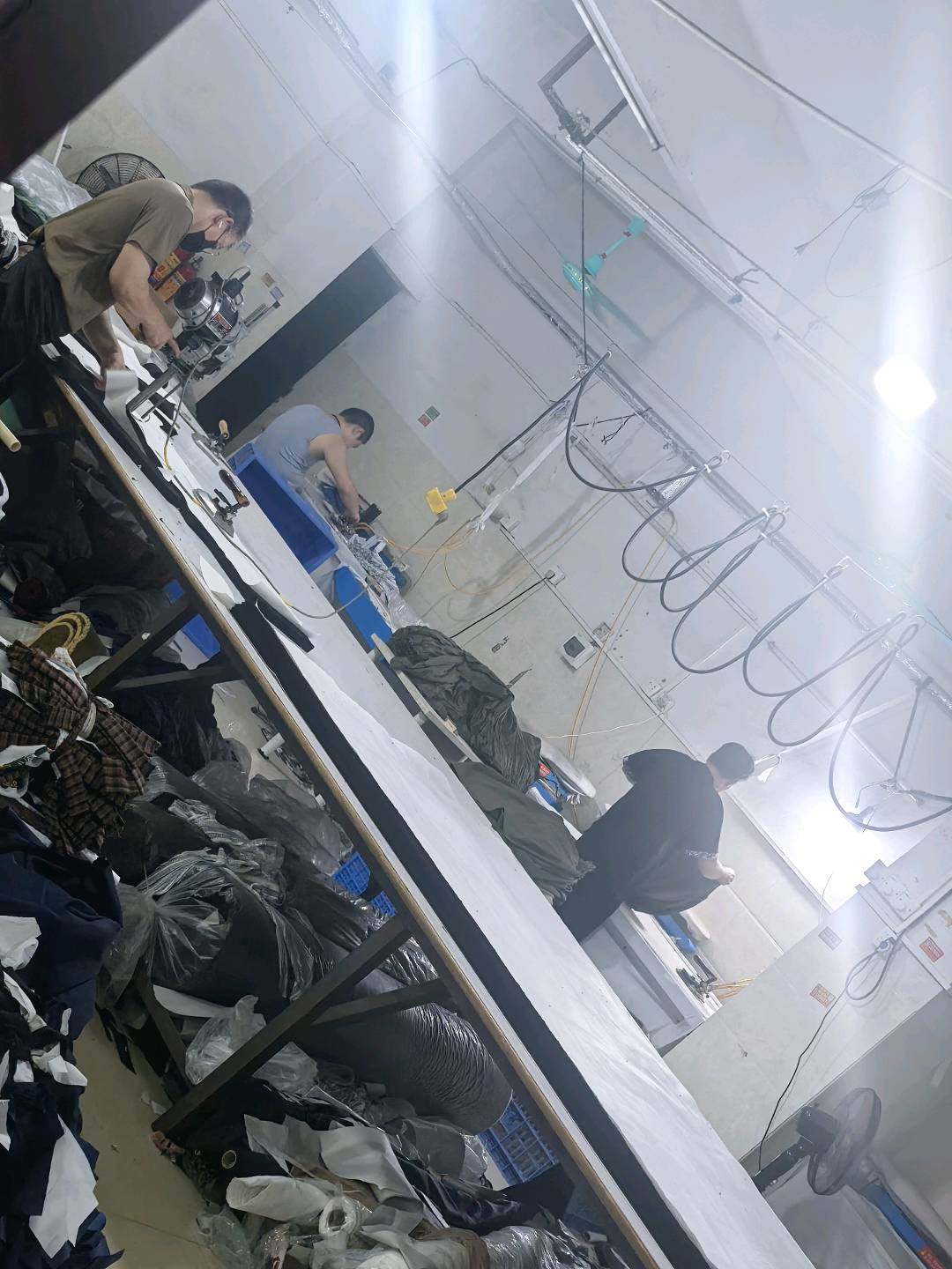 广州霏羽服饰诚信经菅，寻客户长期合作